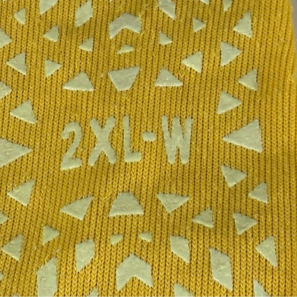 Medline Yellow Bariatric Double-Tread Patient Non-Slip Socks 2XL W - Picture 4 of 9